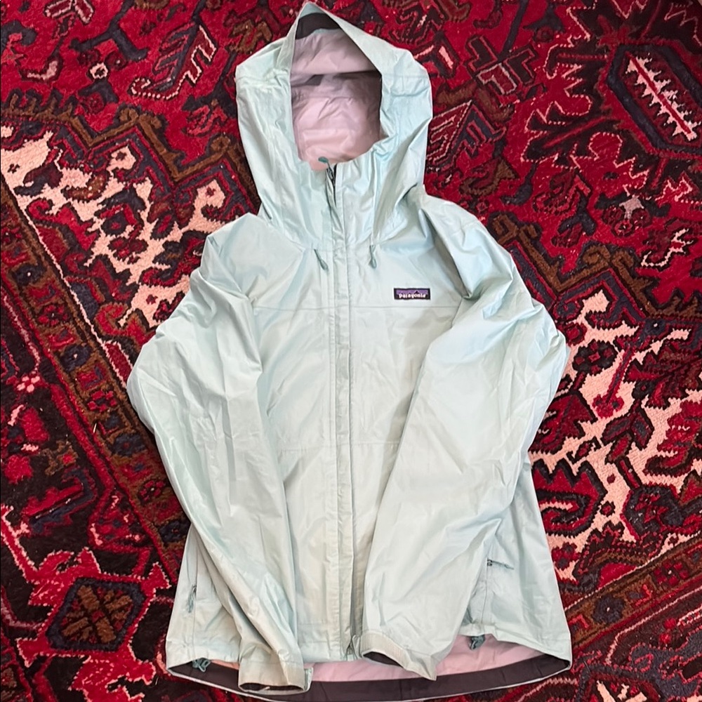 Patagonia Torrentshell rain jacket, women’s size small